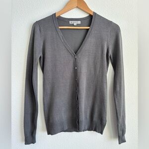 Women’s Small DownEast Gray long sleeve button down v-neck sweater cardigan